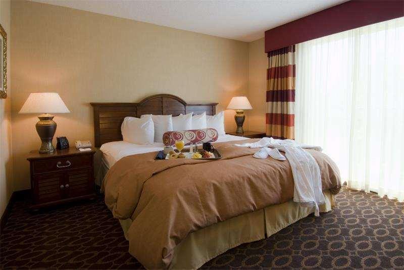 Embassy Suites By Hilton Atlanta Airport College Park Стая снимка