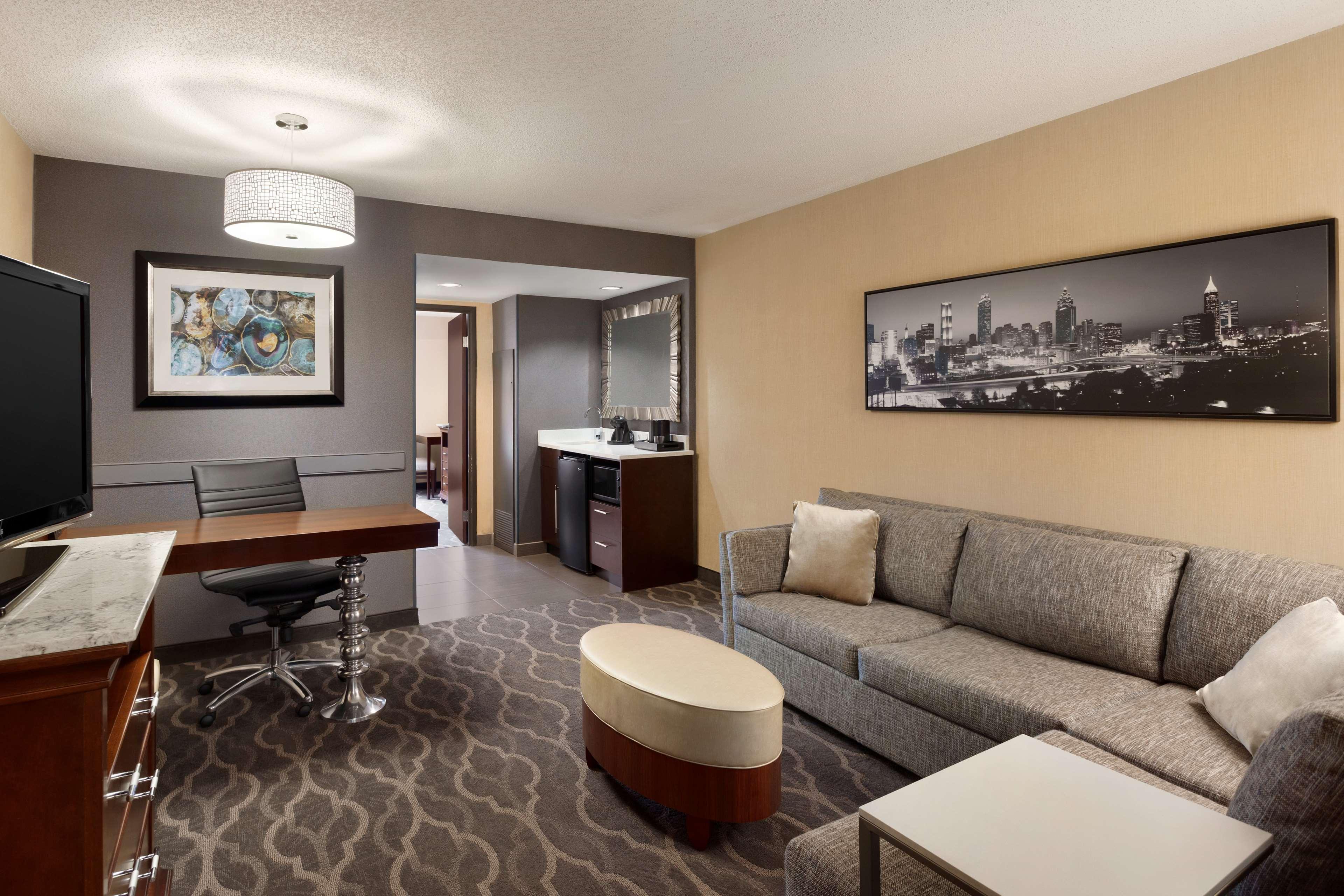 Embassy Suites By Hilton Atlanta Airport College Park Екстериор снимка