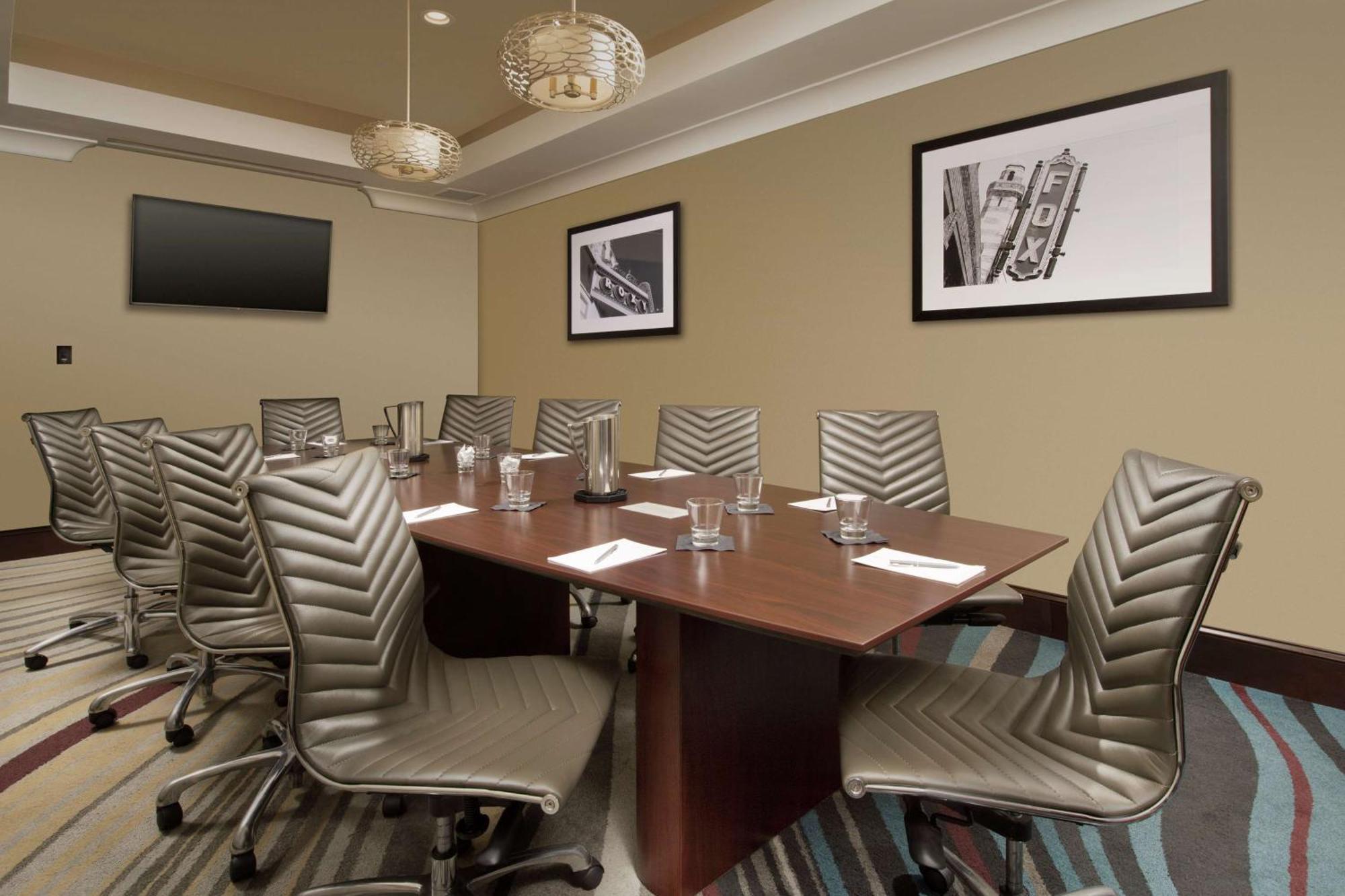 Embassy Suites By Hilton Atlanta Airport College Park Екстериор снимка