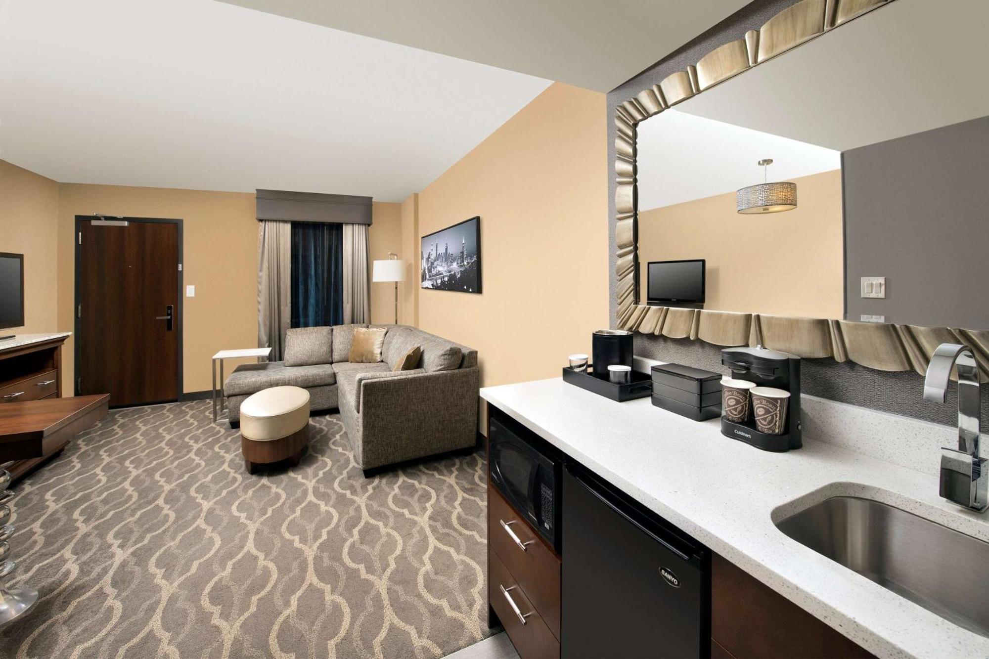 Embassy Suites By Hilton Atlanta Airport College Park Екстериор снимка