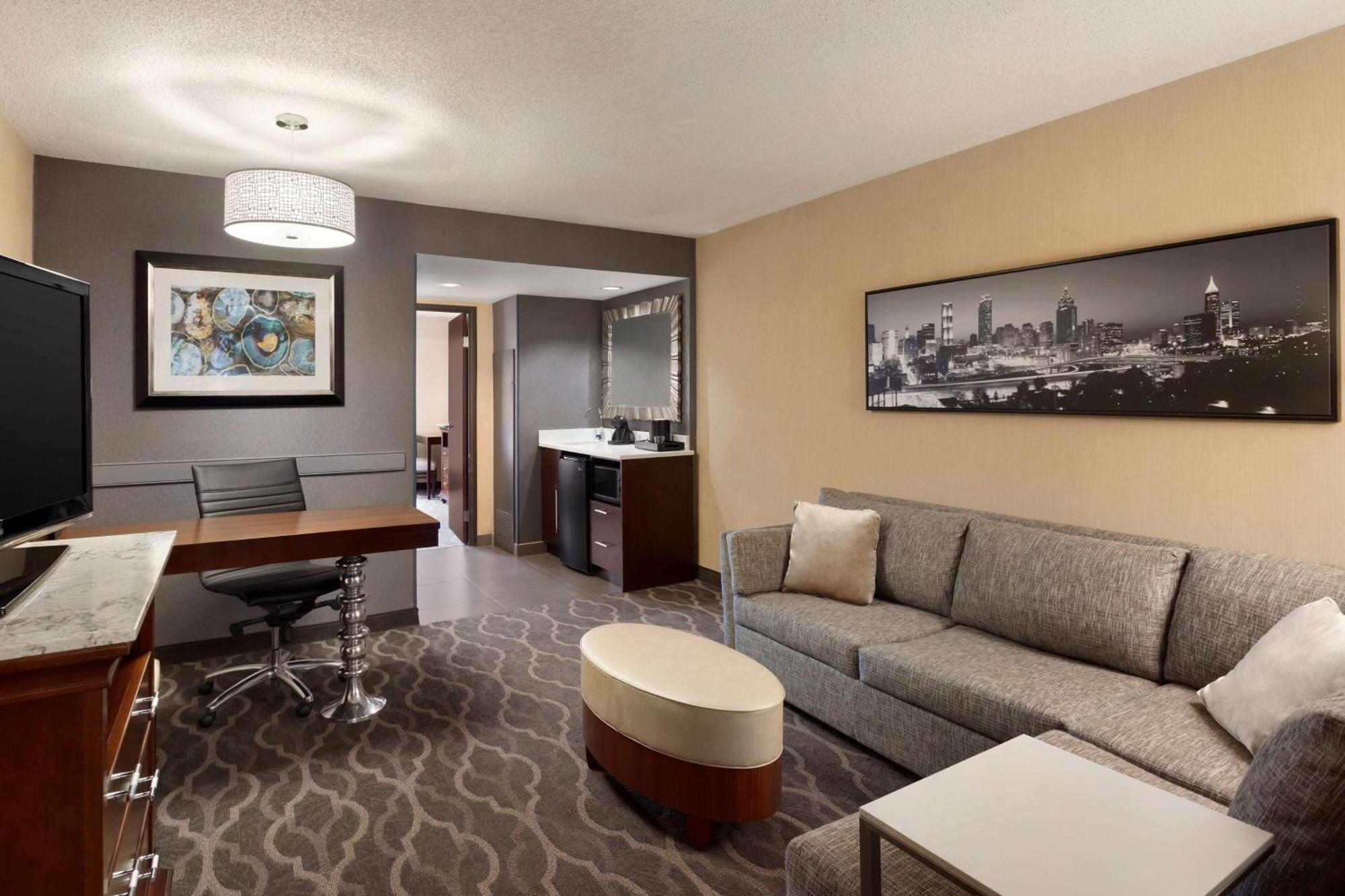 Embassy Suites By Hilton Atlanta Airport College Park Екстериор снимка