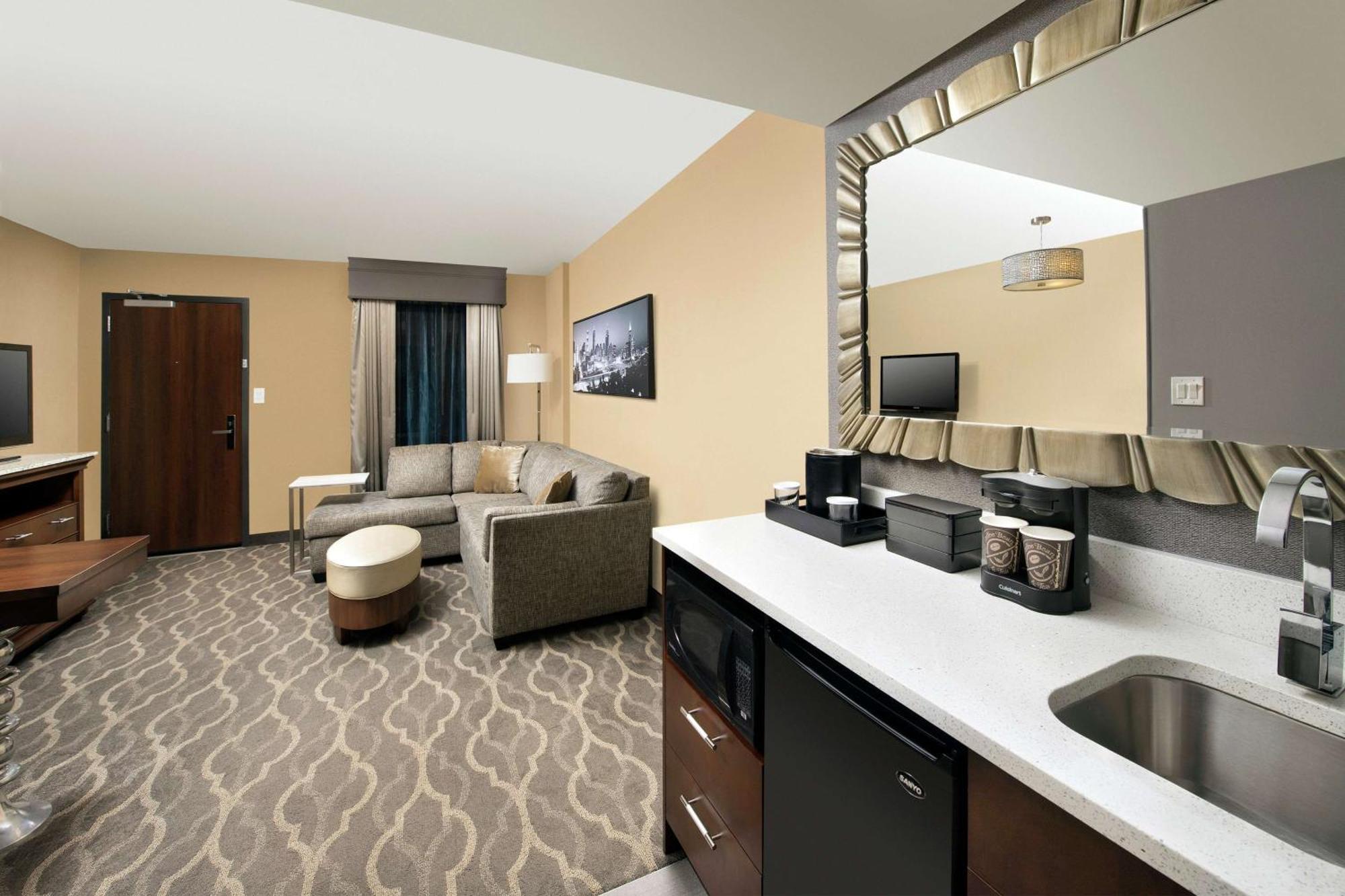 Embassy Suites By Hilton Atlanta Airport College Park Екстериор снимка