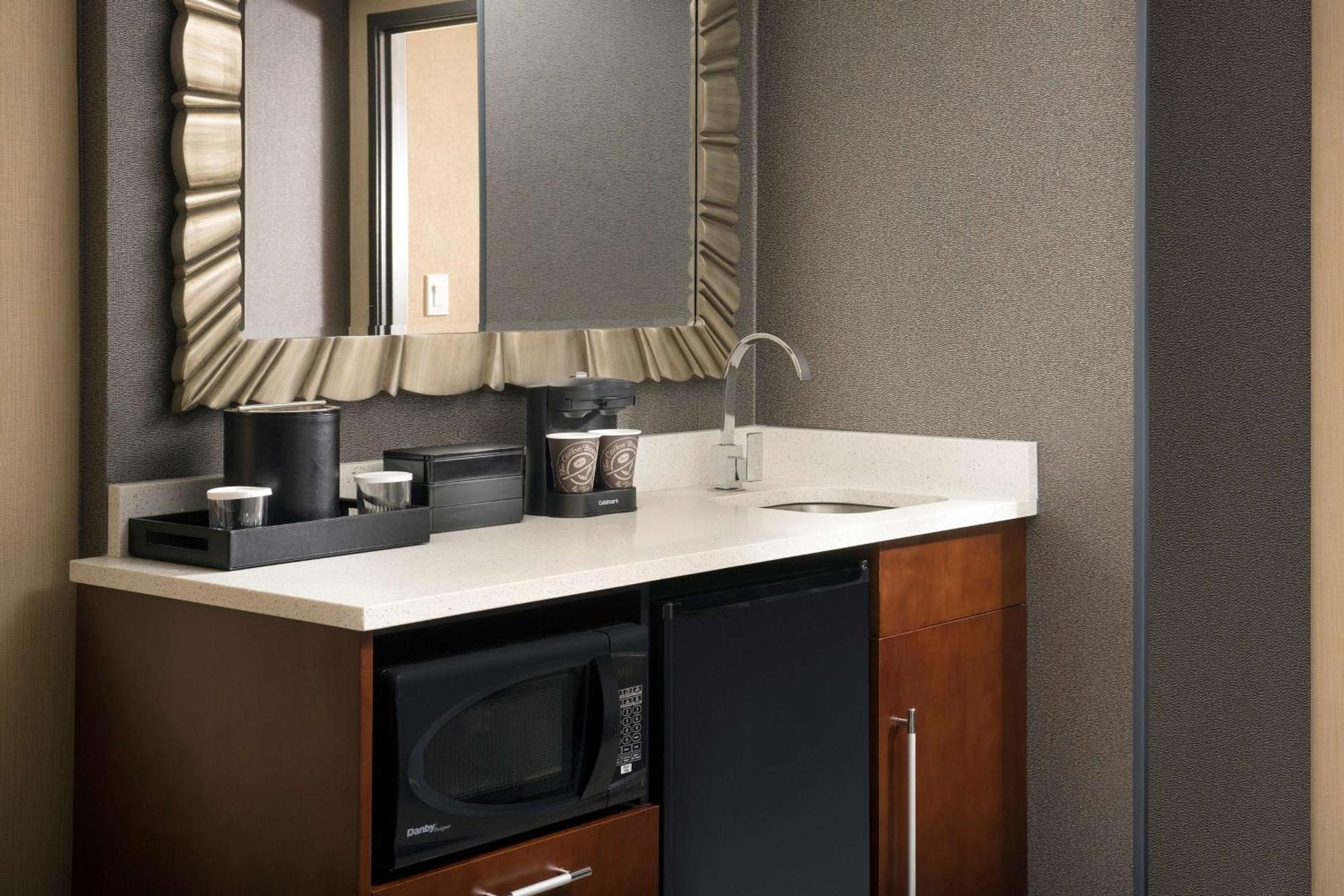 Embassy Suites By Hilton Atlanta Airport College Park Екстериор снимка