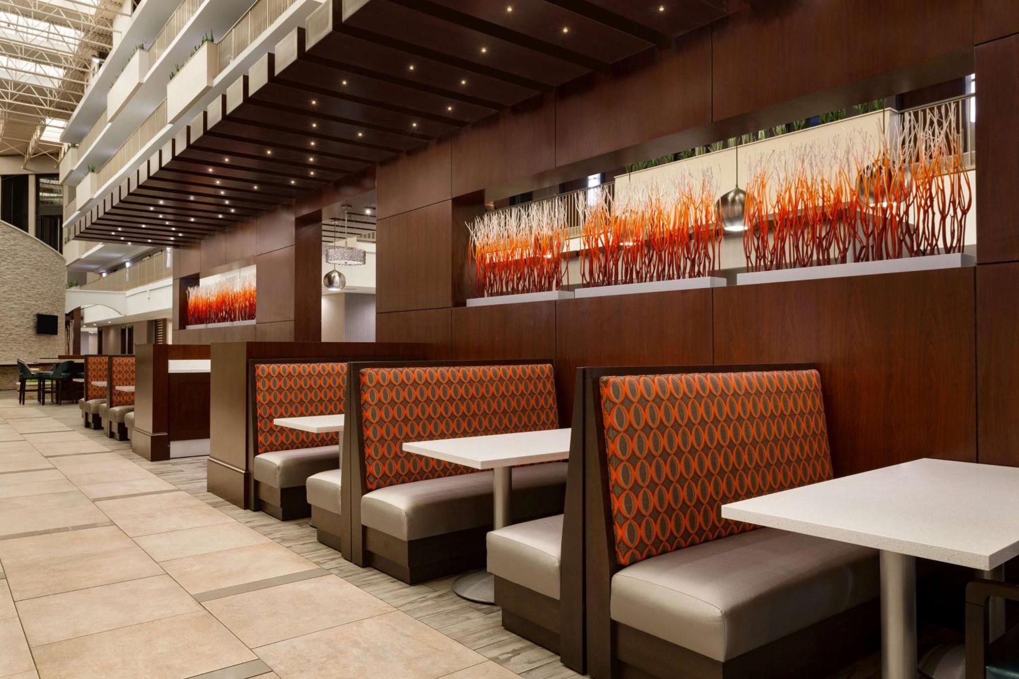Embassy Suites By Hilton Atlanta Airport College Park Екстериор снимка