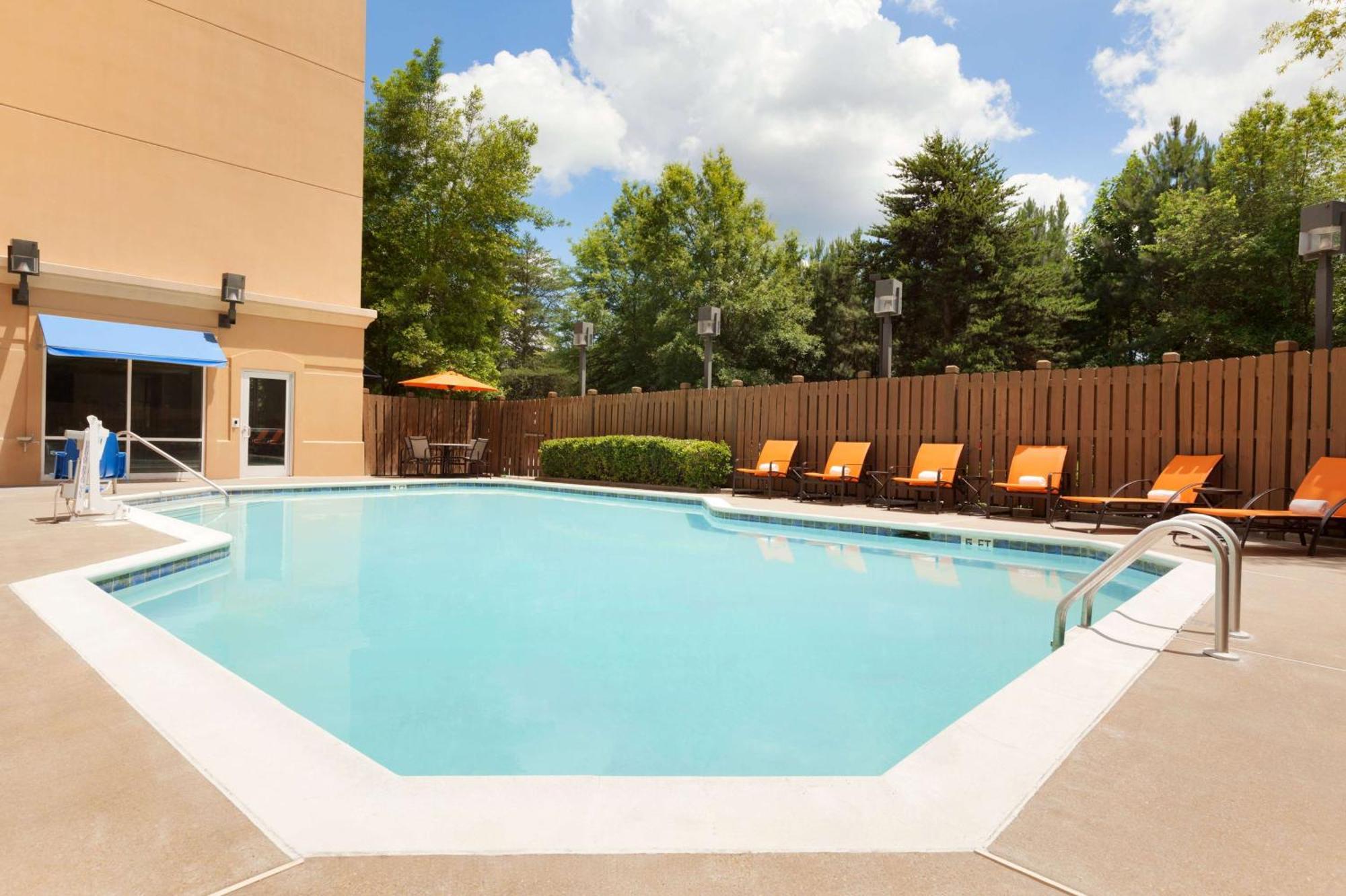 Embassy Suites By Hilton Atlanta Airport College Park Екстериор снимка