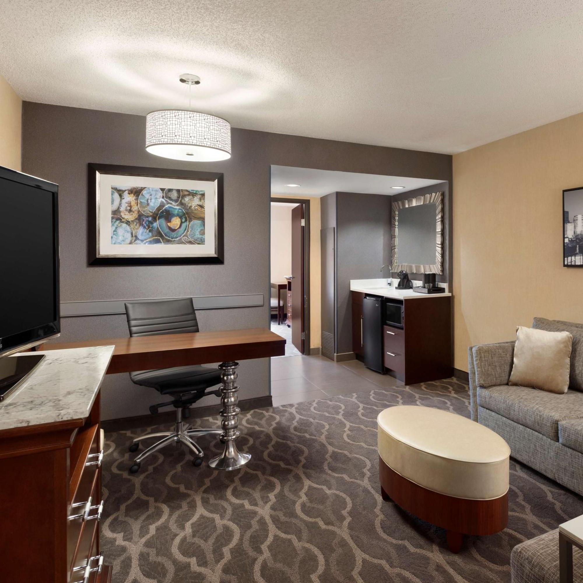 Embassy Suites By Hilton Atlanta Airport College Park Екстериор снимка