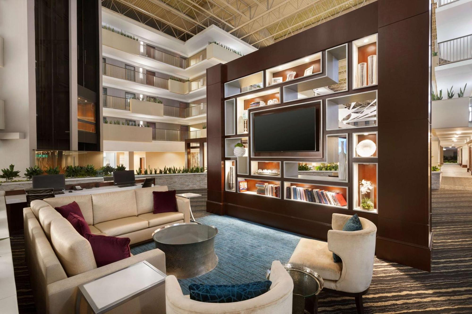 Embassy Suites By Hilton Atlanta Airport College Park Екстериор снимка