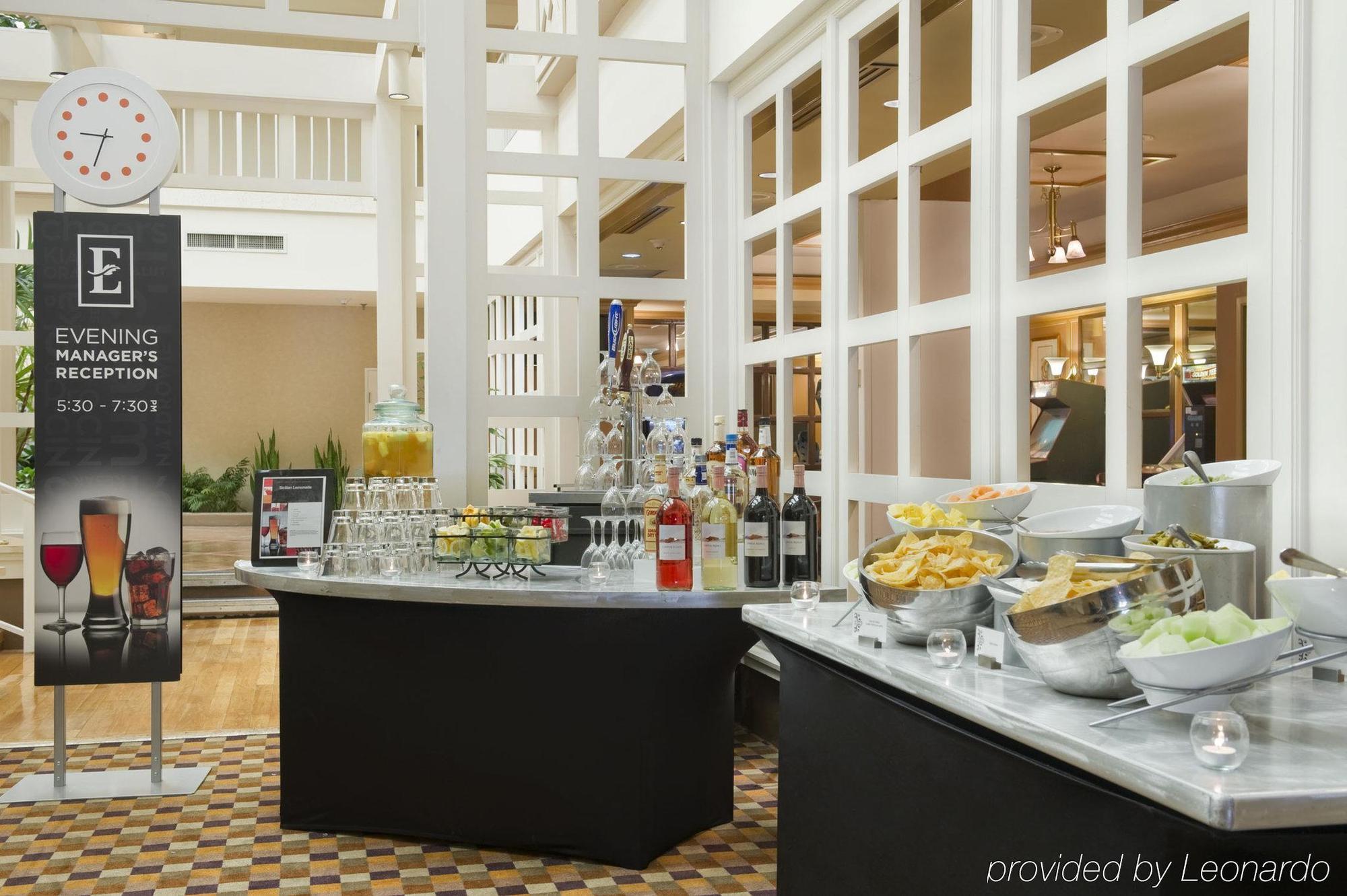 Embassy Suites By Hilton Atlanta Airport College Park Ресторант снимка