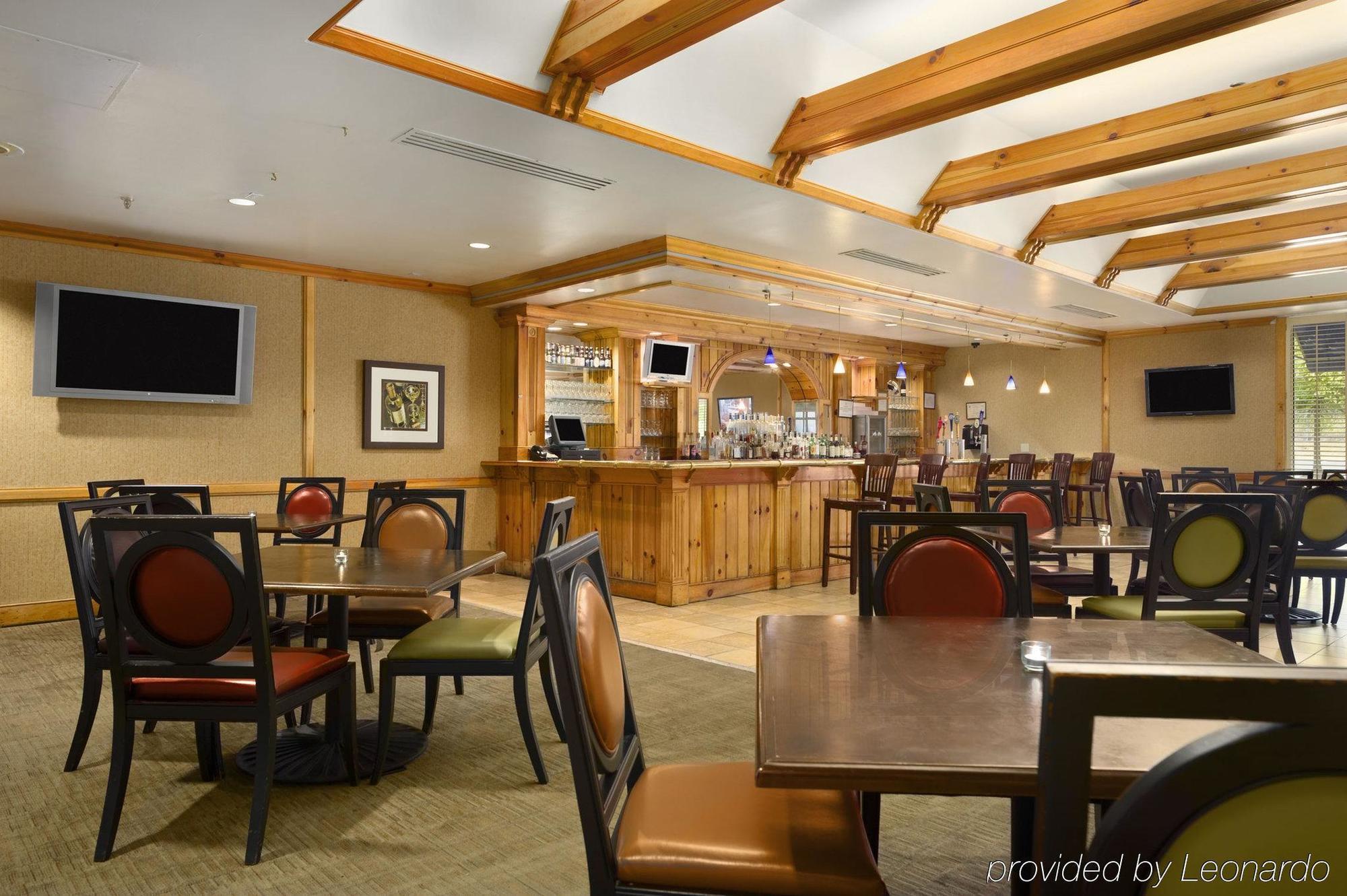 Embassy Suites By Hilton Atlanta Airport College Park Ресторант снимка
