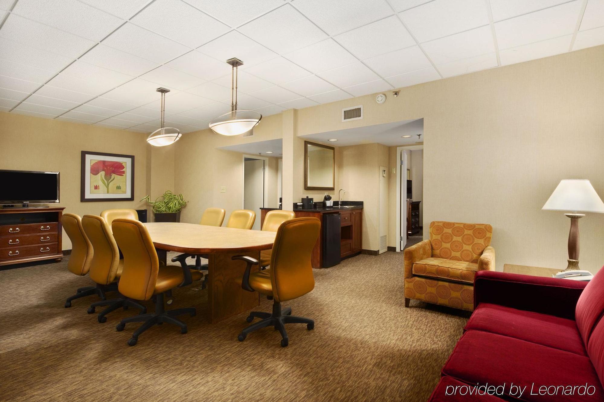 Embassy Suites By Hilton Atlanta Airport College Park Екстериор снимка