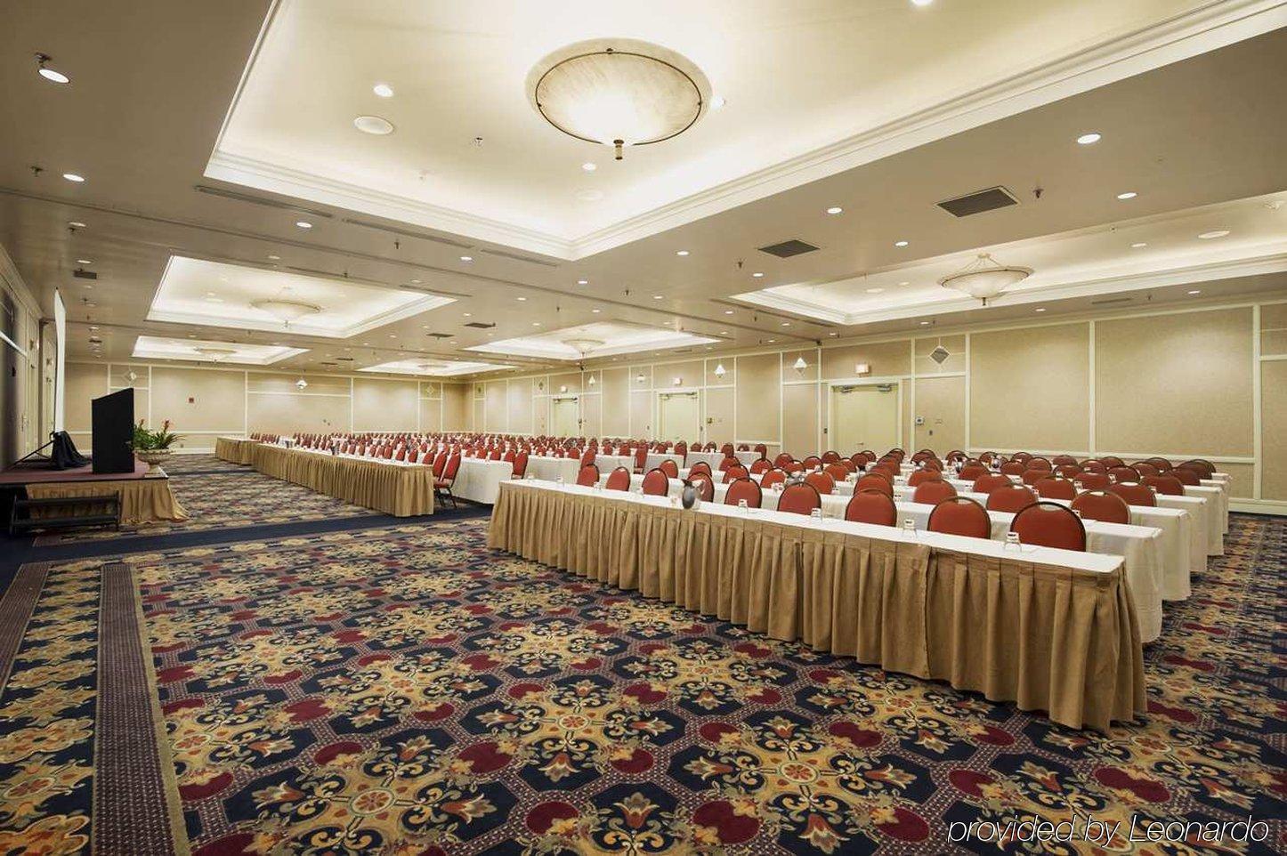 Embassy Suites By Hilton Atlanta Airport College Park Бизнес снимка