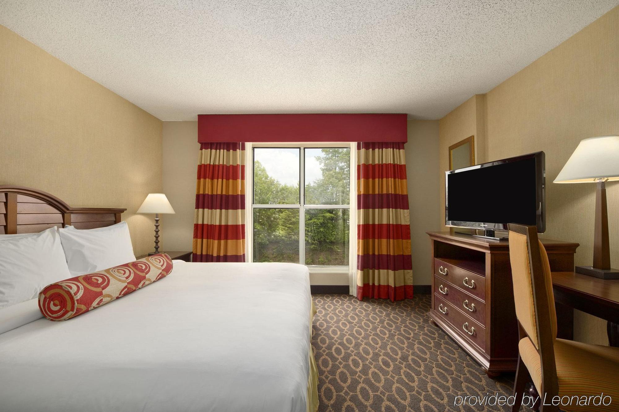 Embassy Suites By Hilton Atlanta Airport College Park Екстериор снимка