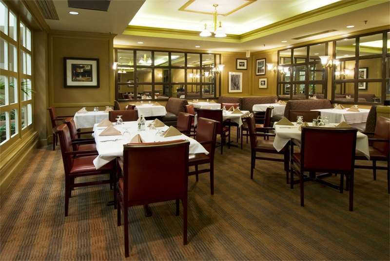 Embassy Suites By Hilton Atlanta Airport College Park Ресторант снимка