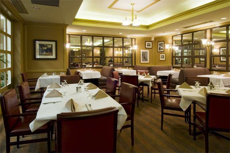 Embassy Suites By Hilton Atlanta Airport College Park Ресторант снимка