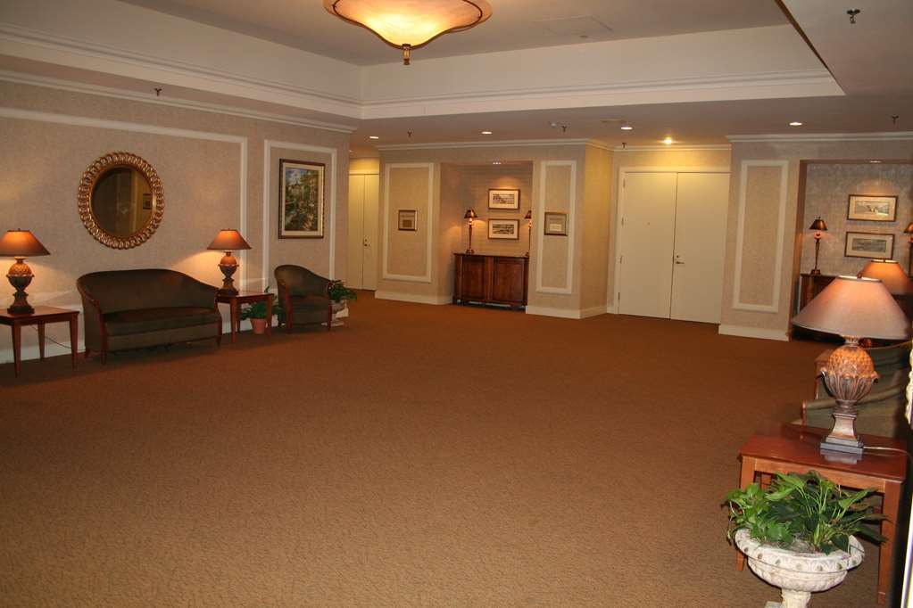 Embassy Suites By Hilton Atlanta Airport College Park Съоръжения снимка
