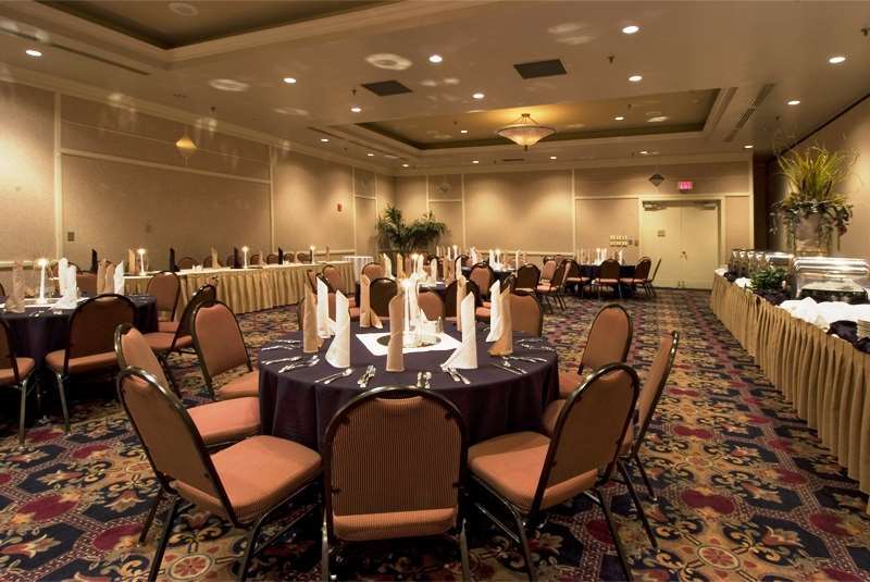 Embassy Suites By Hilton Atlanta Airport College Park Съоръжения снимка