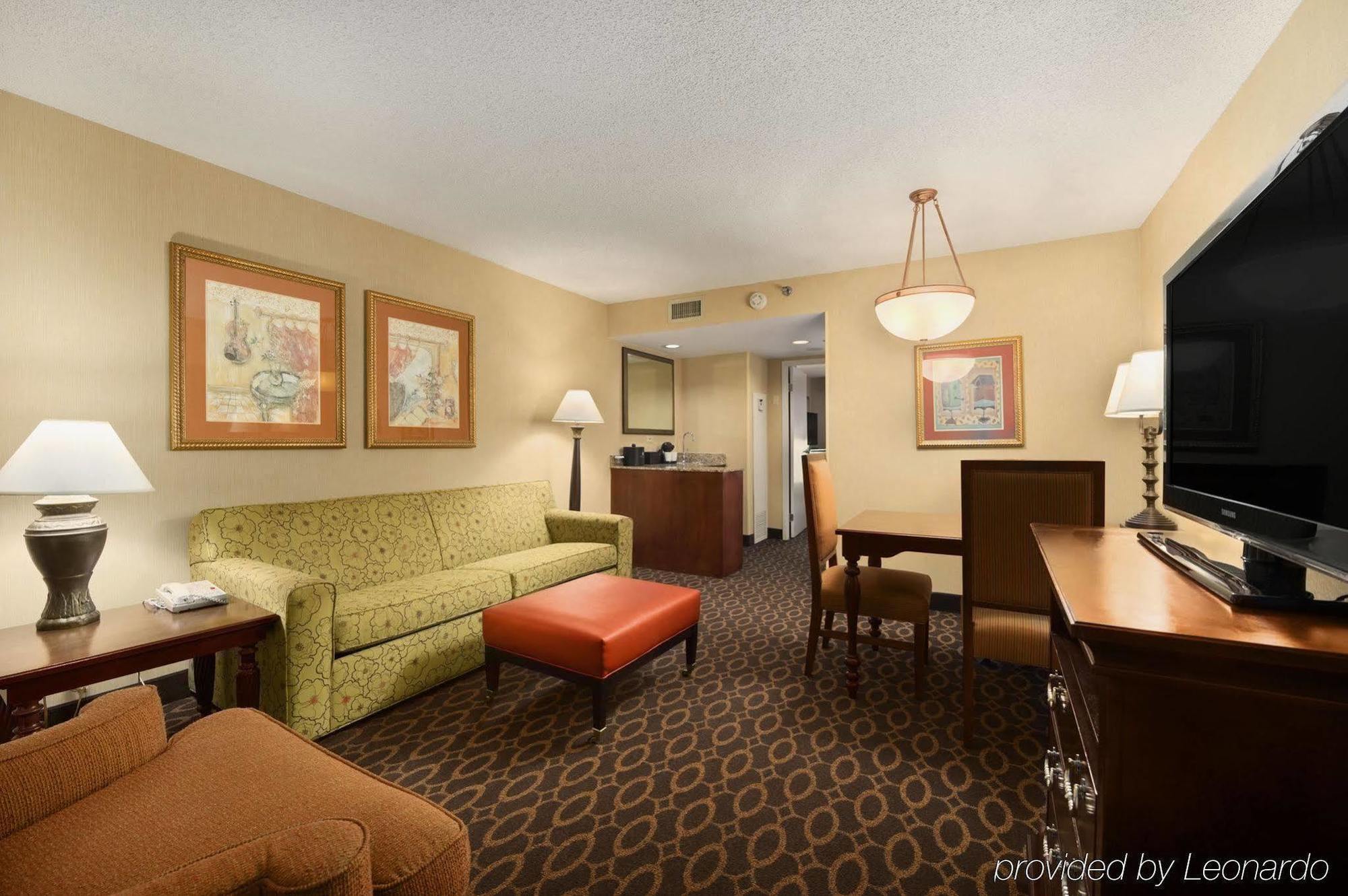 Embassy Suites By Hilton Atlanta Airport College Park Екстериор снимка
